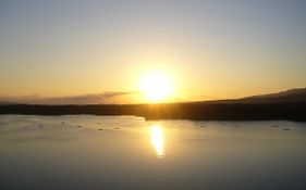 夕日と湖の宿　あおきや